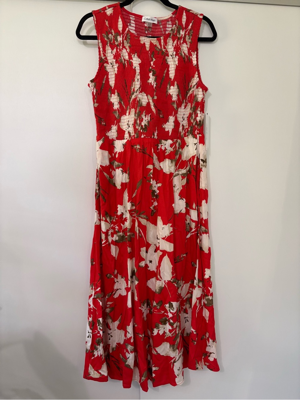 NWT Calvin Klein Women’s size 8 Red Floral Sleeveless Smocked Top Midi Dress